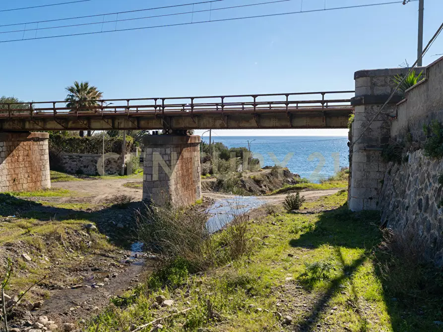 Immagine 51 di Bilocale in vendita  in Via Nazionale 74 bis a Letojanni