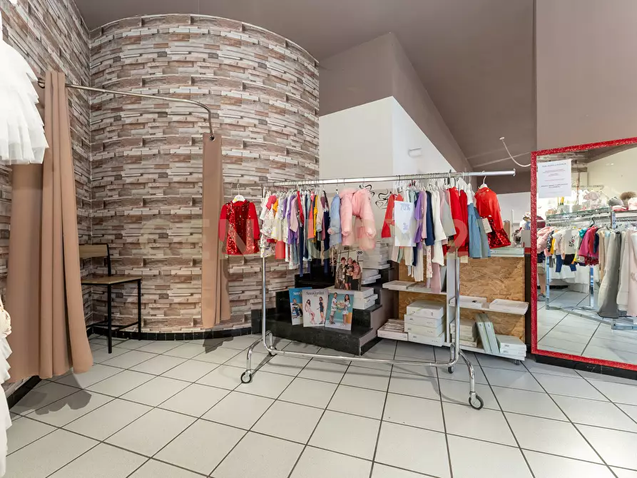 Immagine 14 di Attività commerciale in vendita  in Via Vittorio Emanuele 214 a Belpasso