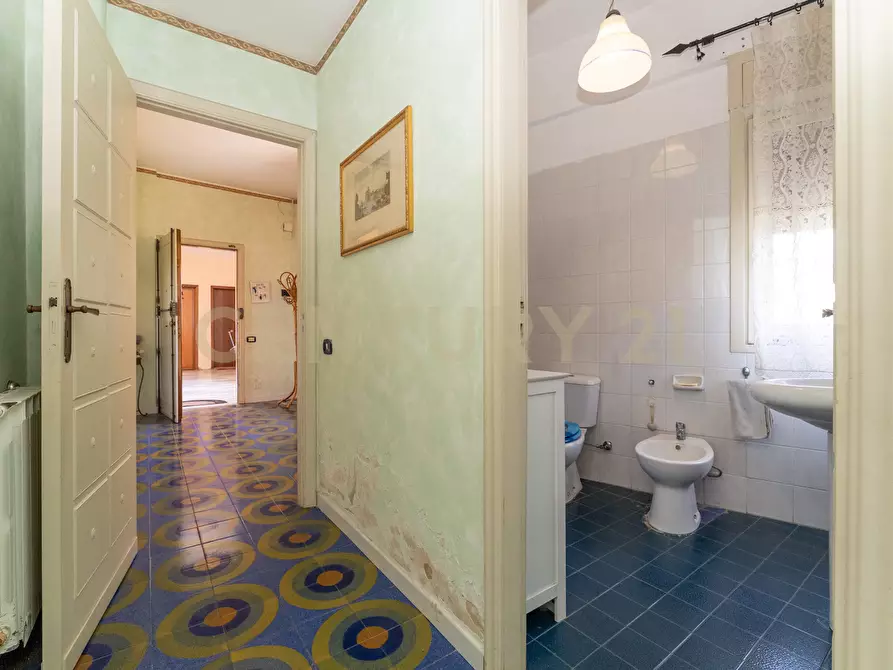 Immagine 35 di Pentalocale in vendita  in Via Madonna delle Lacrime 64 a Catania