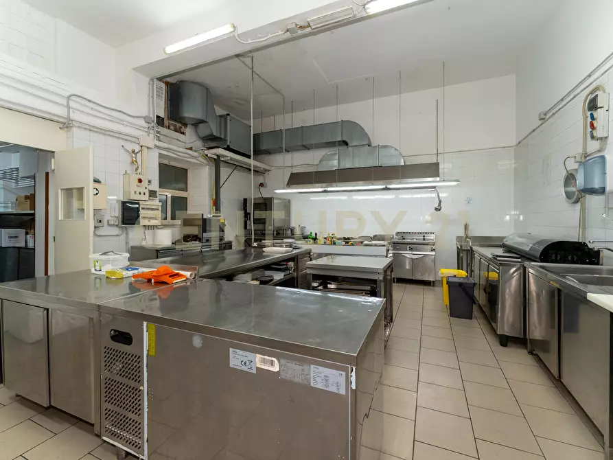 Immagine 35 di Bar / Ristorante in vendita  in Via Vincenzo Giuffrida a Catania