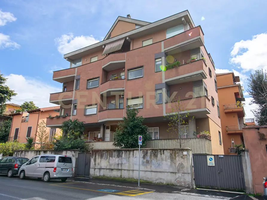 Immagine 10 di Trilocale in vendita  in Via Aurelia 301 a Roma