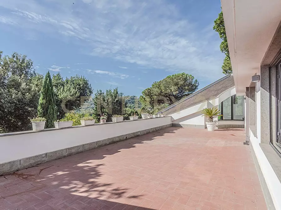 Immagine 5 di Villa in vendita  in Via Spiaggia del Lago 17b a Castel Gandolfo