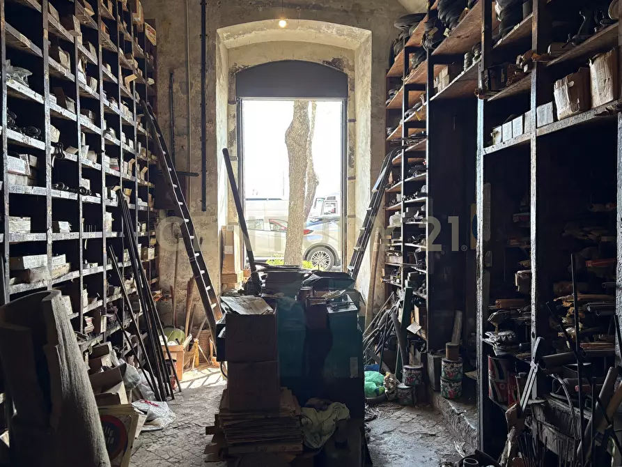 Immagine 35 di Locale commerciale in vendita  in Via 6 Aprile 61 a Catania