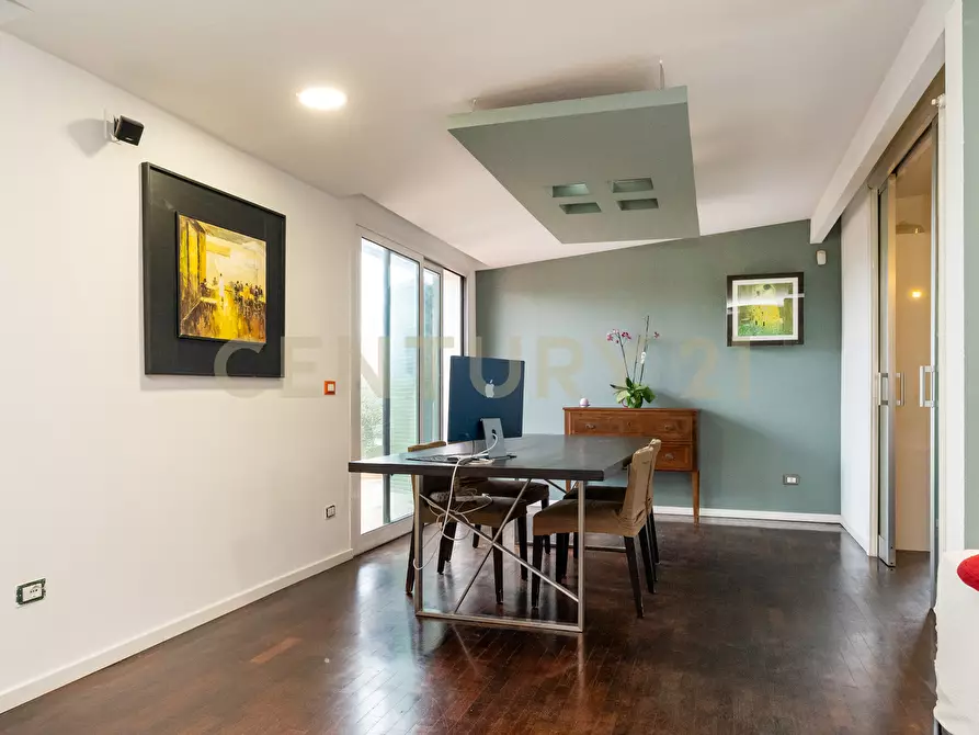 Immagine 31 di Attico in vendita  in Via Maria Gianni 85 a Catania