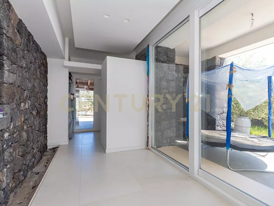 Immagine 43 di Villa in vendita  in SS284 a Adrano