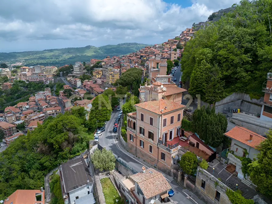 Immagine 62 di Pentalocale in vendita  in Viale Madonna del Tufo 26 a Rocca Di Papa