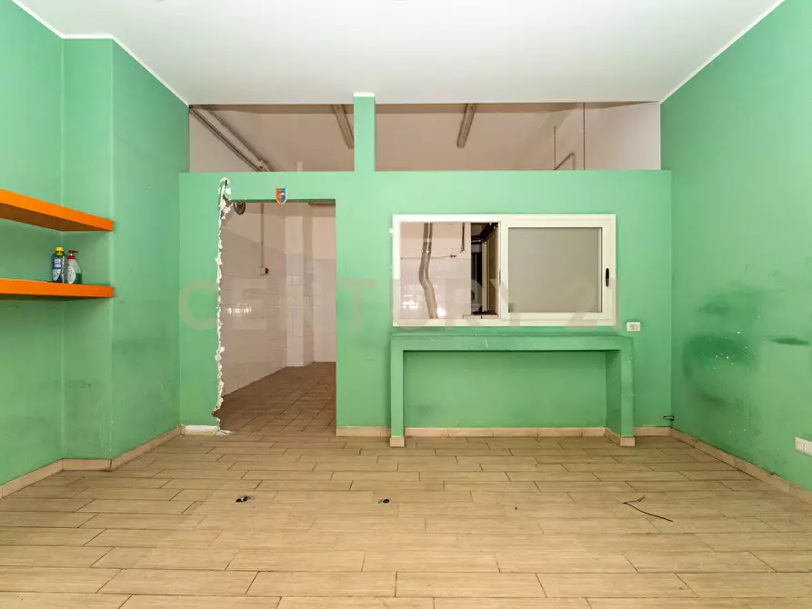 Immagine 11 di Locale commerciale in vendita  in Via Cagliari 51 a Catania