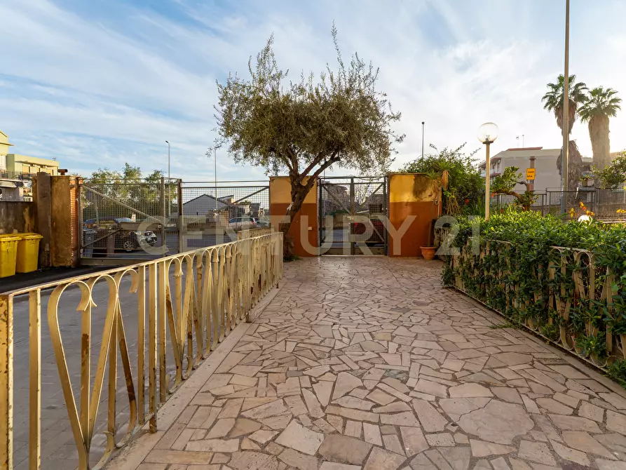 Immagine 6 di Pentalocale in vendita  in Via Due Obelischi 48 a Gravina Di Catania