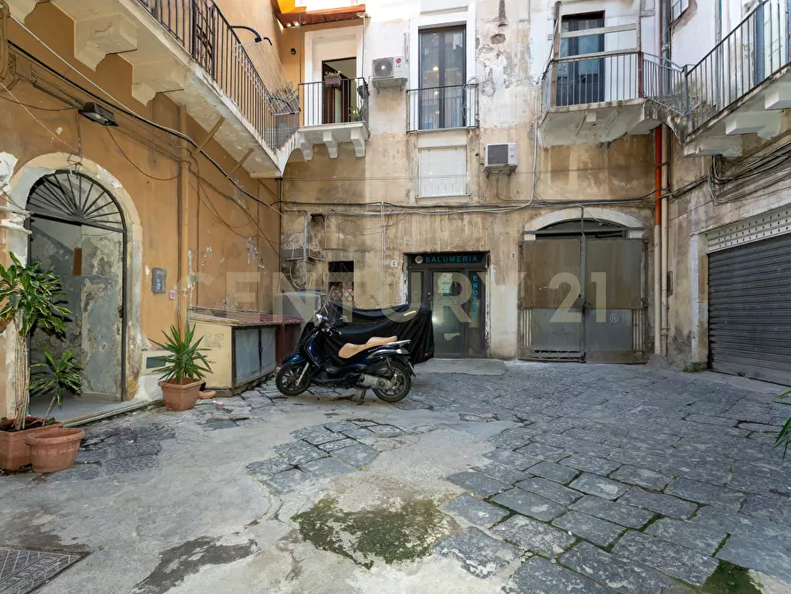 Immagine 27 di Bilocale in vendita  in Via Calì 17 a Catania