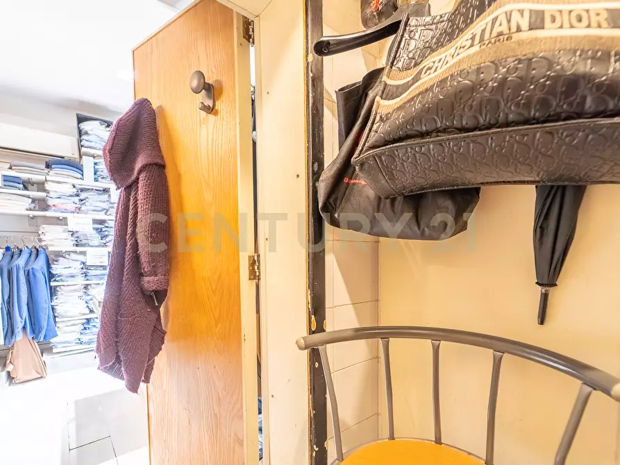 Immagine 31 di Attività commerciale in vendita  in Viale Liegi 49 a Roma