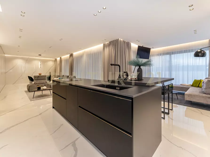 Immagine 3 di Villa in vendita  in Via Sant' Andrea 8 a Catania