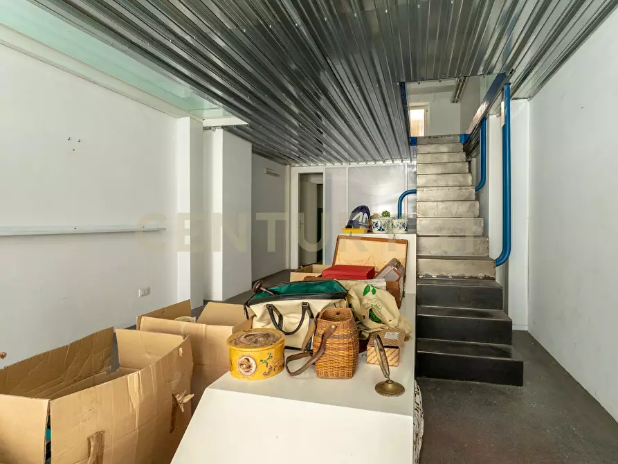 Immagine 14 di Locale commerciale in affitto  in Via Francesco Riso 72/C a Catania