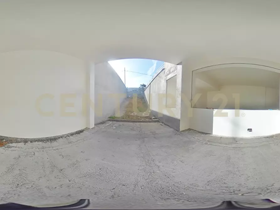 Immagine 32 di Locale commerciale in vendita  in Via Firenze 205 a Aci Castello