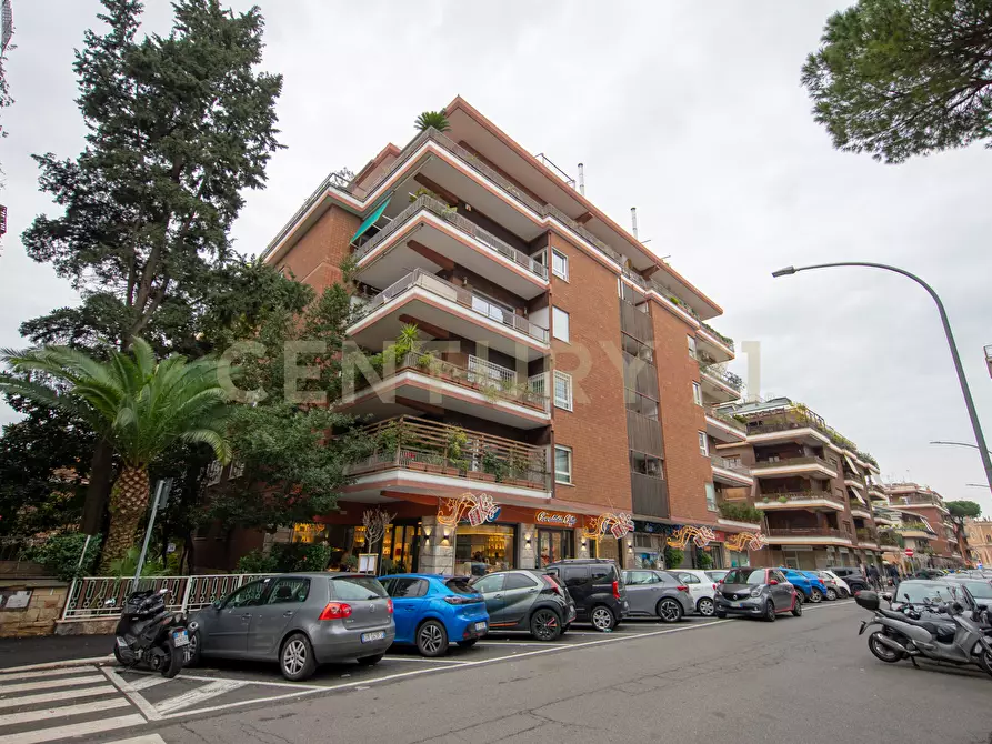 Immagine 43 di Trilocale in vendita  in Via Bevagna 56 a Roma