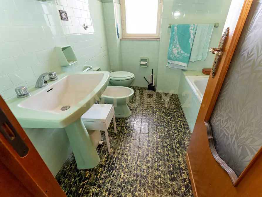 Immagine 23 di Pentalocale in vendita  in Via Messina 523 a Catania