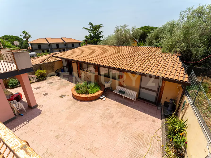 Immagine 28 di Villa in vendita  in Via Salemi 18 a Mascalucia