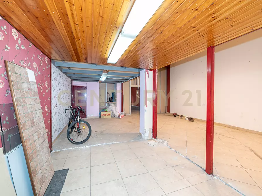 Immagine 17 di Attività commerciale in vendita  a Misterbianco