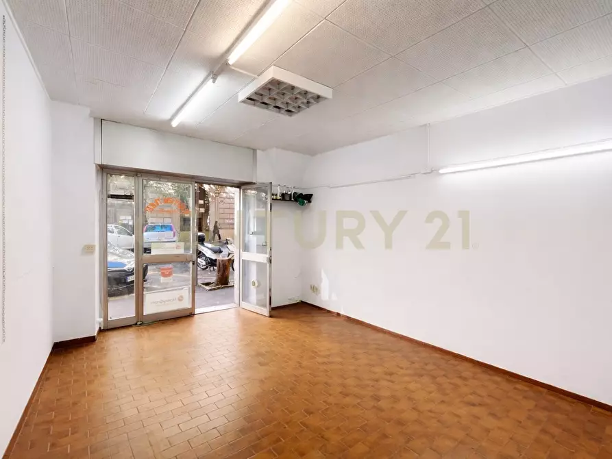 Immagine 2 di Attività commerciale in affitto  in Via Machiavelli 57 a Roma