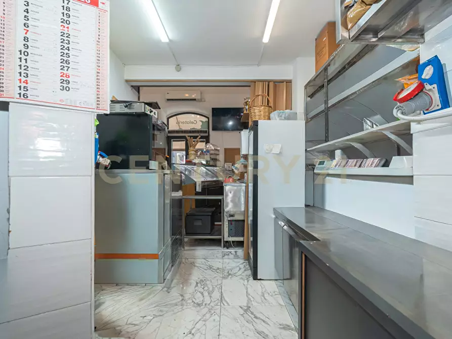 Immagine 14 di Locale commerciale in vendita  in Via Plebiscito 184 a Catania