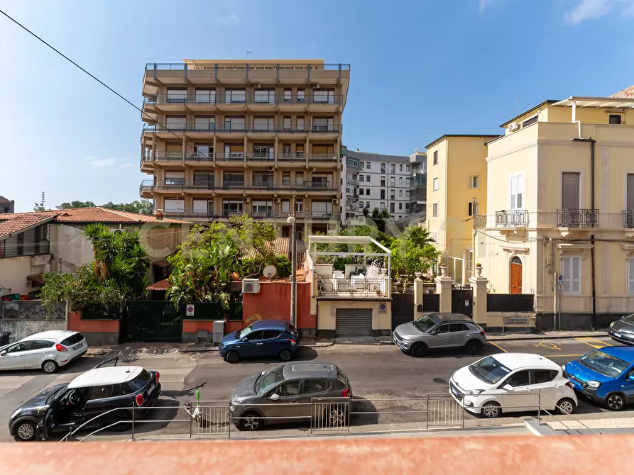 Immagine 44 di Bilocale in affitto  in Via delle Acacie 9 a Catania