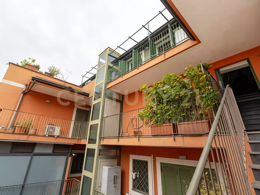 Immagine 24 di Attico in vendita  in Via Maria Gianni 85 a Catania