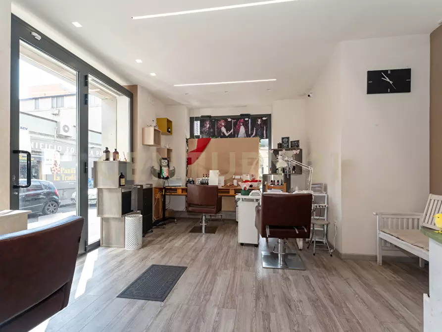 Immagine 14 di Locale commerciale in vendita  in Via del Bosco 163 a Catania