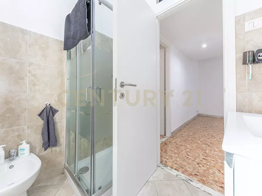 Immagine 24 di Trilocale in vendita  in Via Luigi Rava 9 a Roma