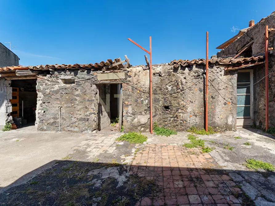 Immagine 14 di Casa indipendente in vendita  in Via San Martino 10 a Camporotondo Etneo