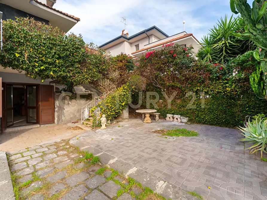 Immagine 66 di Casa bifamiliare in vendita  in Via Sebastiano Grasso 14 a Aci Catena