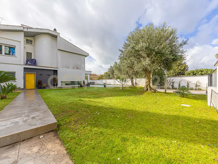 Immagine 12 di Villa in affitto  in Via Bedollo 117 a Roma