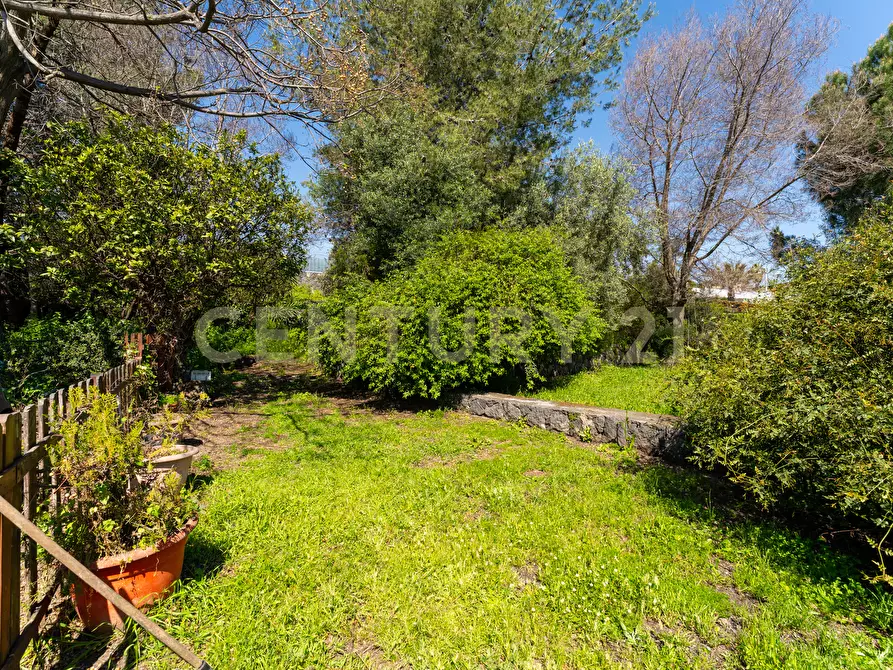 Immagine 6 di Villa in vendita  in Via Alcaloro Petrone 47 a Viagrande