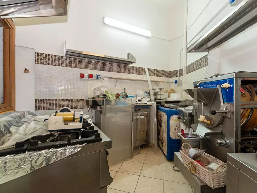 Immagine 26 di Bar / Ristorante in vendita  in Viale Papa Giovanni XXIII 46 a Camporotondo Etneo