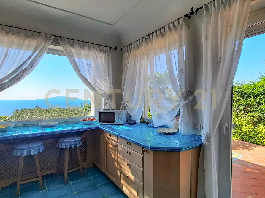 Immagine 18 di Villa in vendita  in Strada Faro di Carena 80 a Anacapri