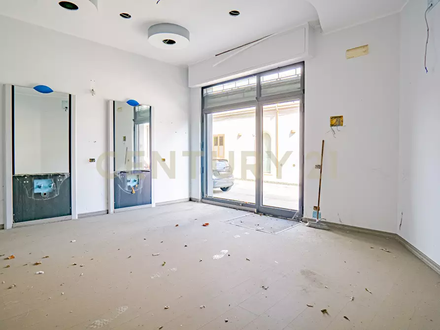 Immagine 13 di Locale commerciale in vendita  in Via Provinciale 194 a Santa Venerina