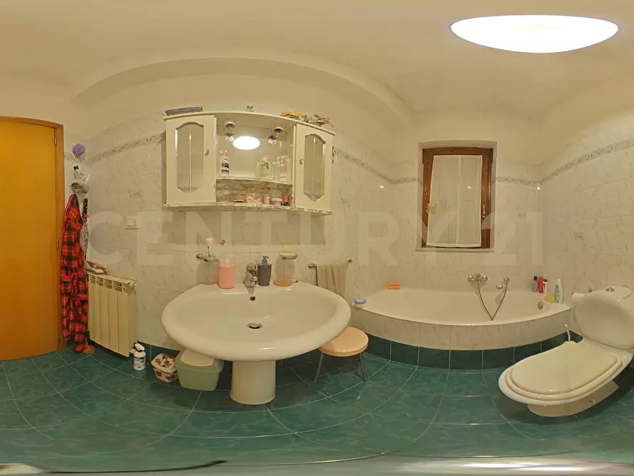 Immagine 45 di Quadrilocale in vendita  in Via Ercole Patti 91 a Pedara