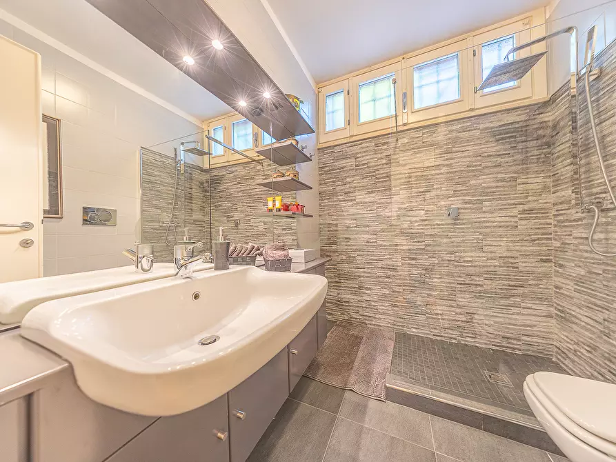 Immagine 28 di Villetta a schiera in vendita  in Via Cassia 1530 a Roma