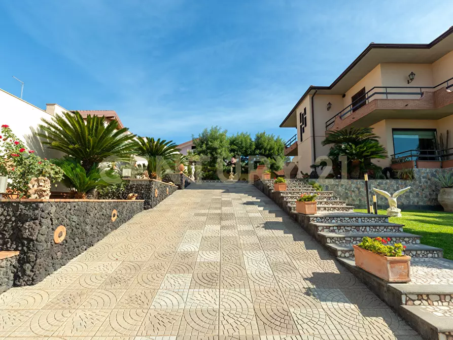 Immagine 46 di Villa in vendita  in Via Salemi 19 a Mascalucia