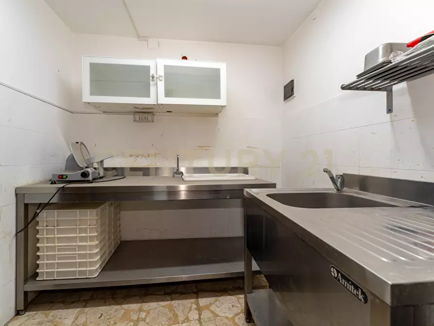 Immagine 12 di Locale commerciale in affitto  in Via Aldebaran 7 a Catania