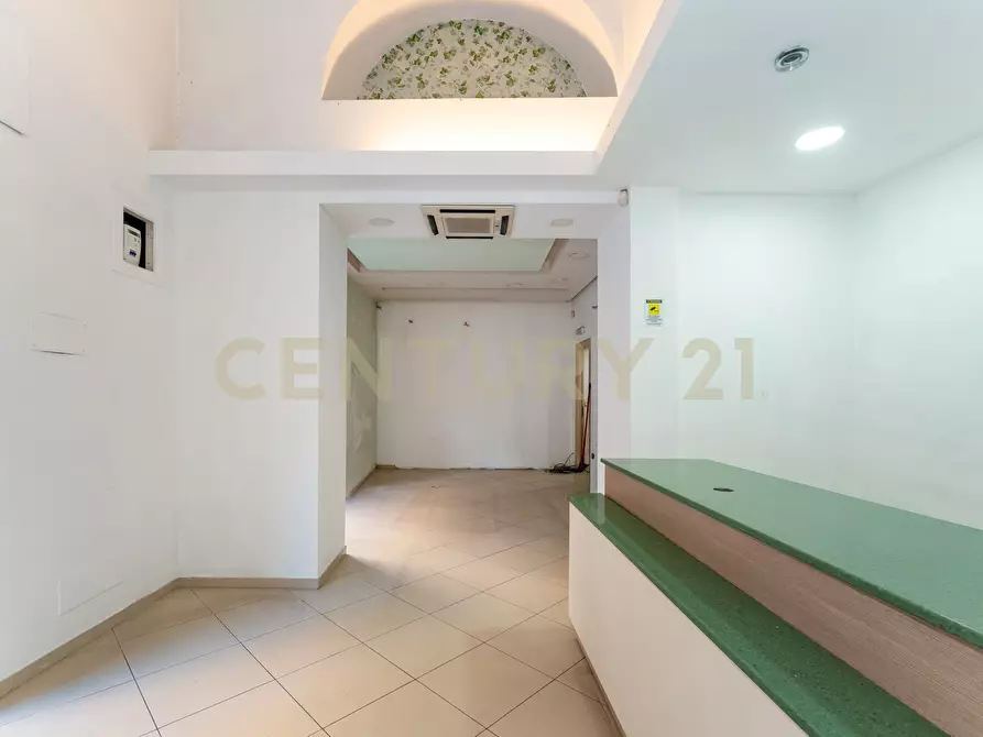 Immagine 56 di Locale commerciale in affitto  in viale Regina Margherita 19 a Catania