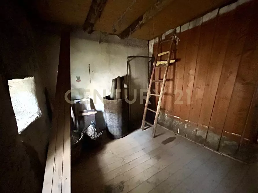 Immagine 8 di Rustico / casale in vendita  in Contrada Tezze a Velo Veronese