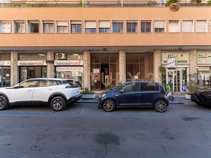 Immagine 2 di Pentalocale in vendita  in Via Duca Degli Abruzzi 54 a Catania