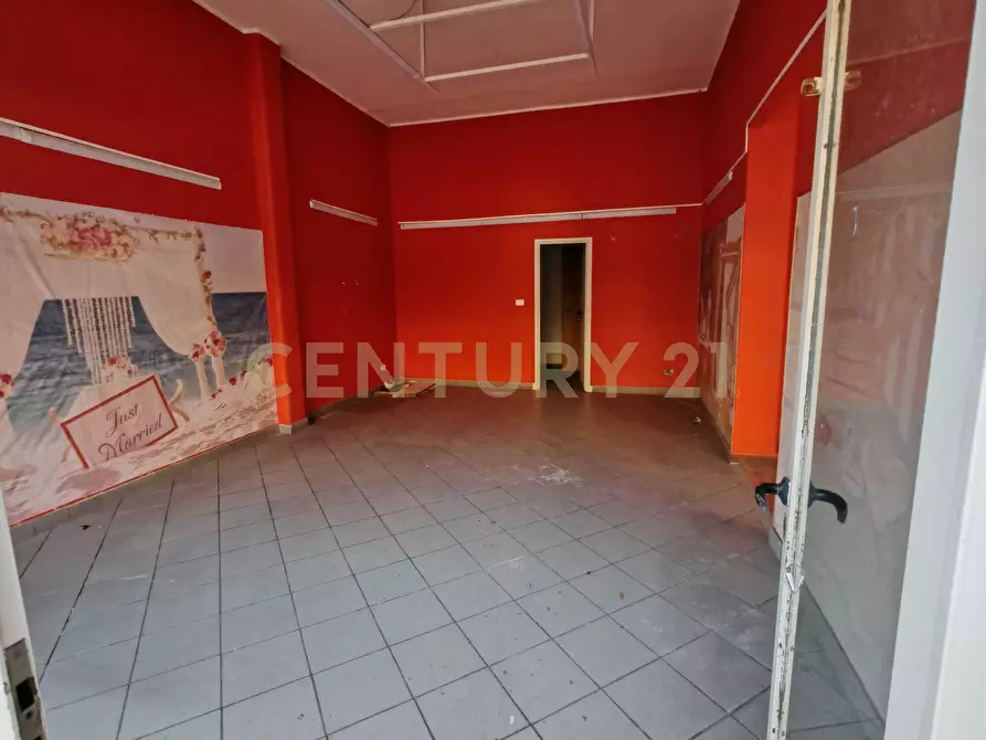 Immagine 9 di Locale commerciale in vendita  in Via Guglielmo Marconi 40 a Gravina Di Catania