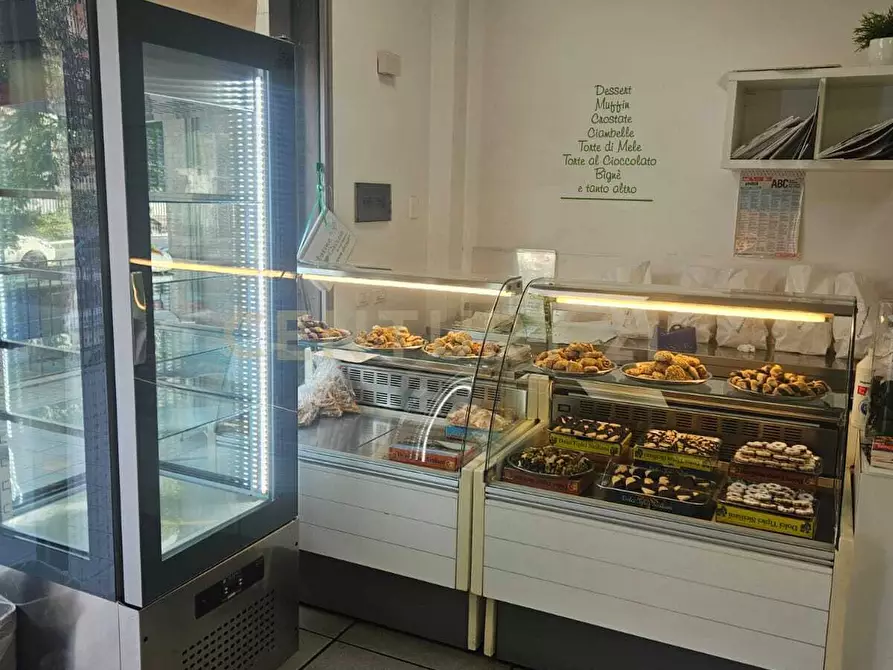 Immagine 2 di Attività commerciale in vendita  in Via Nuovalucello 156 a Catania
