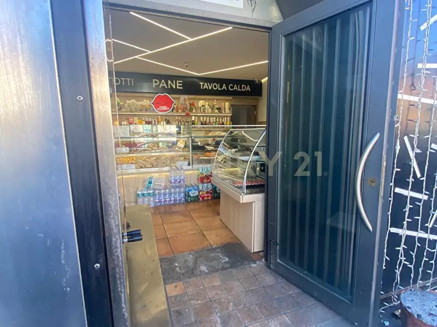 Immagine 5 di Locale commerciale in vendita  in via zia lisa 181 a Catania