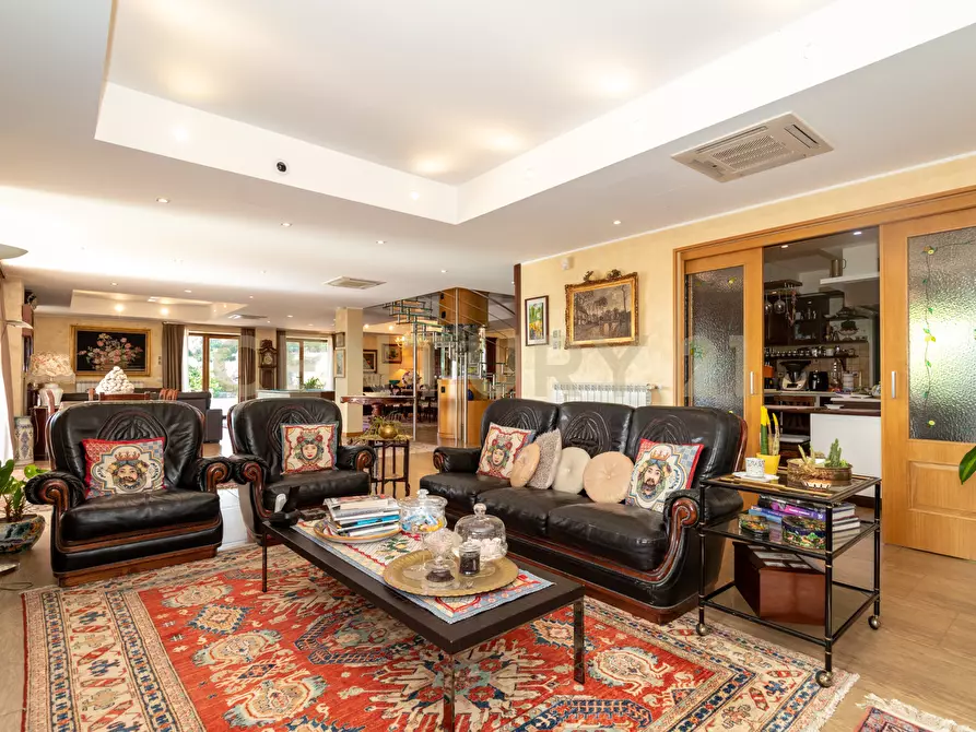 Immagine 30 di Villa in vendita  in Via Brinzio 20 a Aci Catena