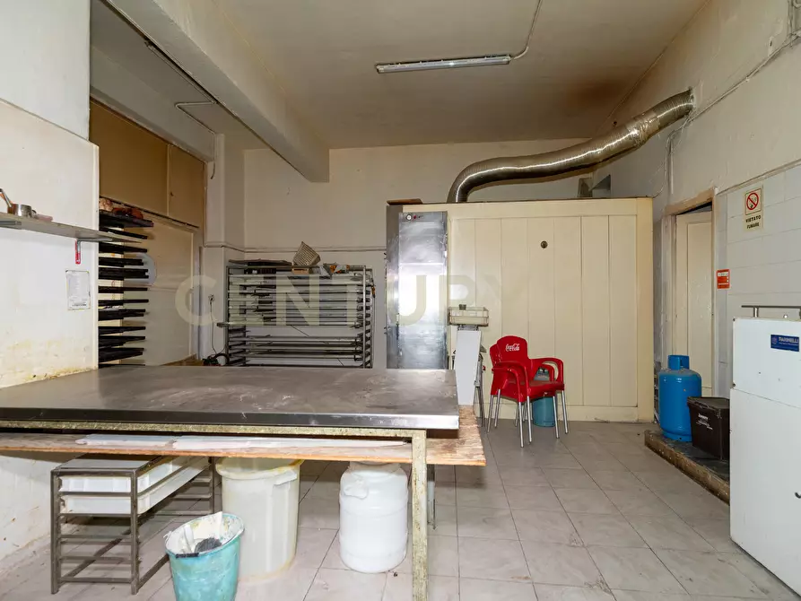 Immagine 31 di Locale commerciale in vendita  in Via Giacomo Leopardi 127 a Catania
