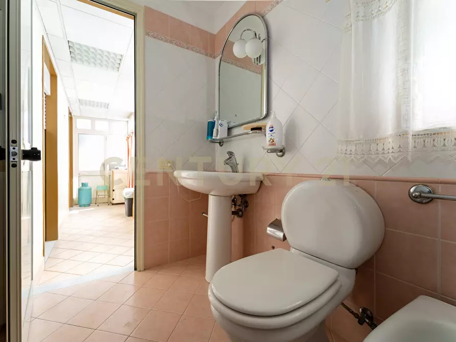 Immagine 43 di Pentalocale in vendita  in Via Giuseppe Garibaldi 179 a Catania