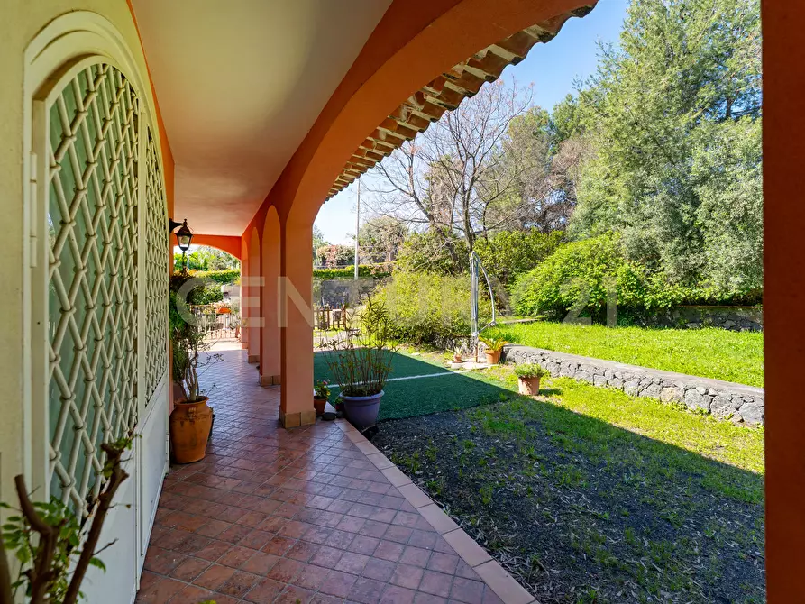 Immagine 8 di Villa in vendita  in Via Alcaloro Petrone 47 a Viagrande