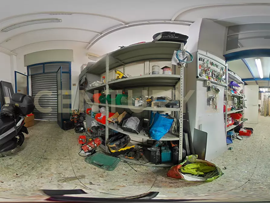 Immagine 31 di Locale commerciale in vendita  in Via Timoleone 1a a Catania