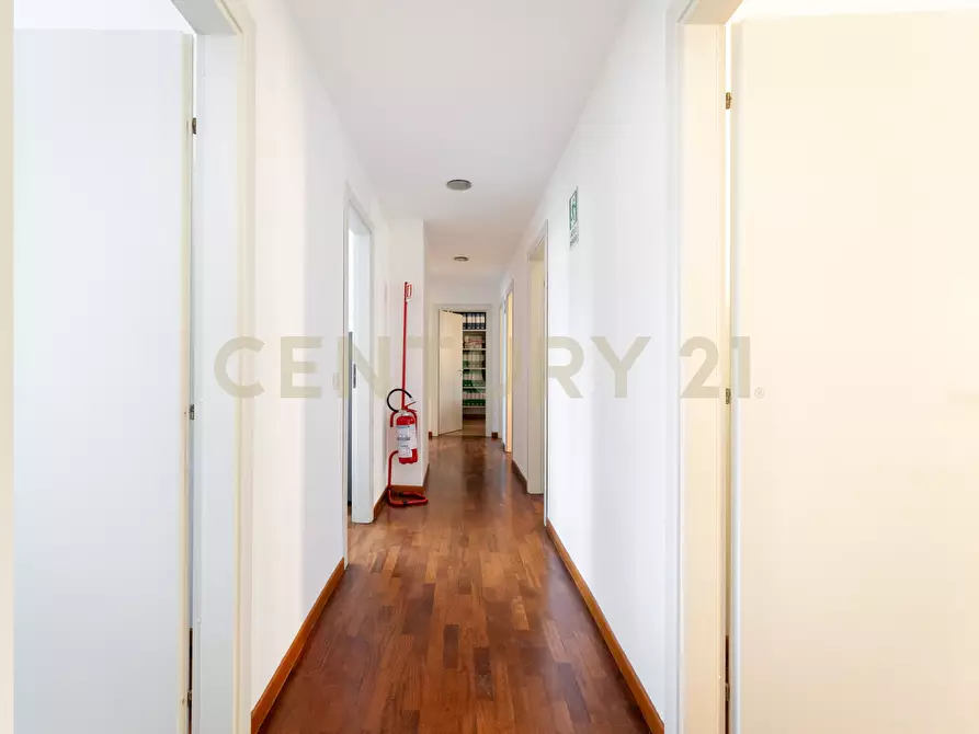 Immagine 24 di Pentalocale in vendita  in Corso Sicilia 64 a Catania